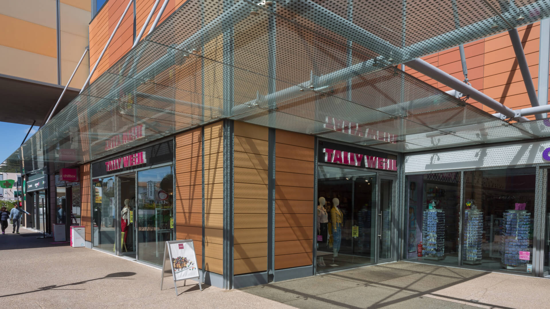 TALLY WEiJL store in the Delta City shopping center - SNP Constructions